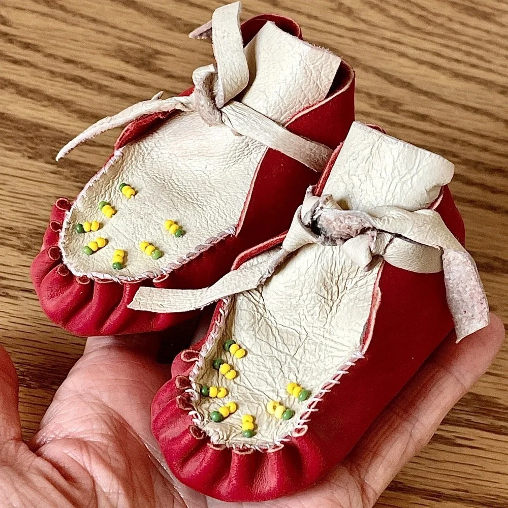 VTG Navajo Baby Booties 50s Deer Skin Leather Sz 0 Beaded Red Handmade Moccasins